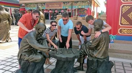 В буддийском храме на "Святых землях"